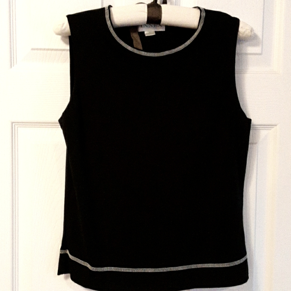 Casual Corner women's blouse.  Size M.